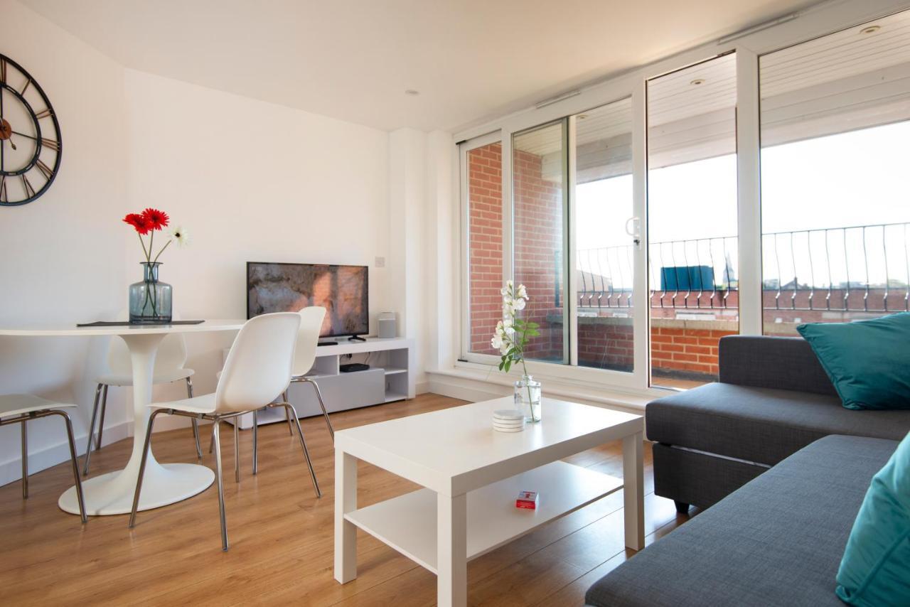 Elm View - 2 Bedroom 2 Bathroom Apartment With Parking In Central Southsea, Portsmouth Eksteriør billede